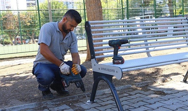 Bayraklı’da parklar yenileniyor