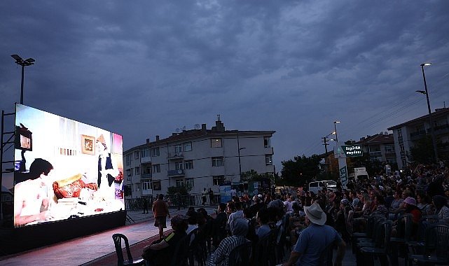 Çankaya Açık Hava Sinema Günleri Finalde Büyüleyici Bir Notla Sona Erdi: Şehrin Yumuşacık Geceyi Solunun İçinde Lezzetli Anlarla Buluştu