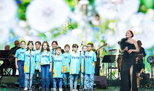 Harbiye’de unutulmaz gece:   Candan Erçetin ve TEGV’li çocuklar aynı sahnedeydi