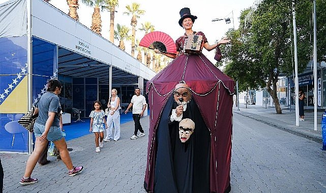 İzmir Enternasyonal Fuarı’nda uluslararası sokak gösterileri büyük ilgi görüyor