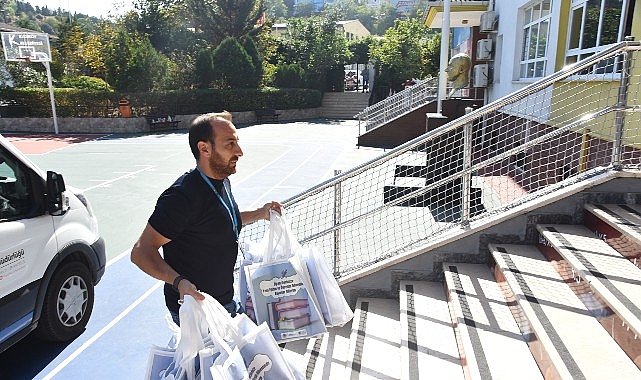 Kadıköy Belediyesi İlkokul Öğrencileri İçin Kırtasiye Desteğini Web İçin Benzersiz Bir Başlıkla Duyuruyor