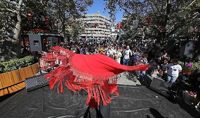 Kuğulu Park’ta Jinekolojik Kanserlere Farkındalık: Fakat Nesnel Bilinçle Umut Dolu Adımlar
