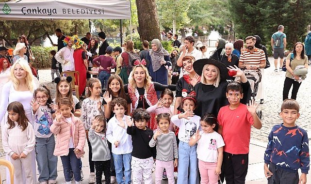 Kuğuluparkta Açık Hava Sahnesinde Unutulmaz Tiyatro Şöleni: Şehrin Nabzını Tutan Anlar