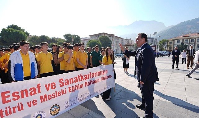 Manisa’da Ahilik ve Esnaflık Kültürünün Parlak Yüreklere Dokunduğu Büyüleyici Kutlama