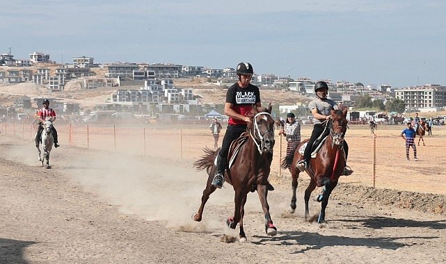 Türkiye’nin Şampiyon Atları Menemende Yarışır: İlham Veren Anlar ve Zaferin Ruhu