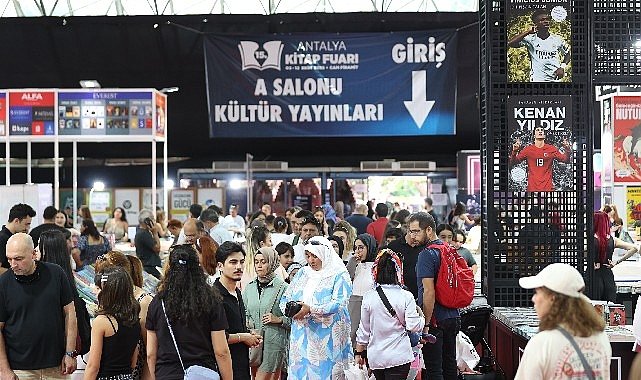 Antalya’da kitap şöleni yaşanıyor