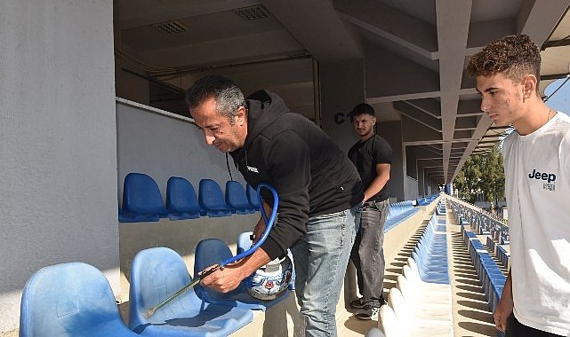 EÜ Bayındır Meslek Yüksekokulu öğrencileri 20 Mayıs Stadını yeni sezona hazırladı