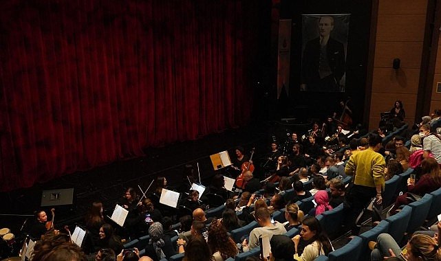 “Fosforlu Cevriye” Bahçelievler’de Göz Kamaştırdı