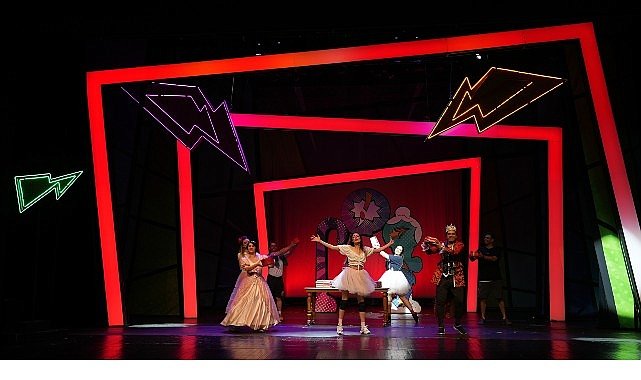 Kocaeli Şehir Tiyatroları gururla sunar