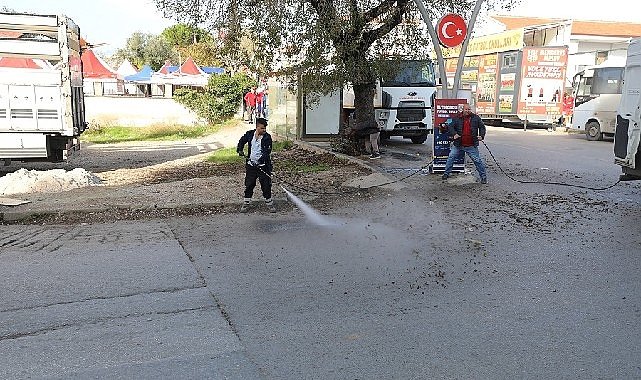 Menderes’te Caddeler Tertemiz