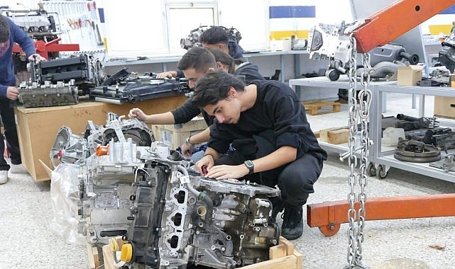 Renault Türkiye’den Ege Meslek Yüksekokulu’na Önemli Bağış