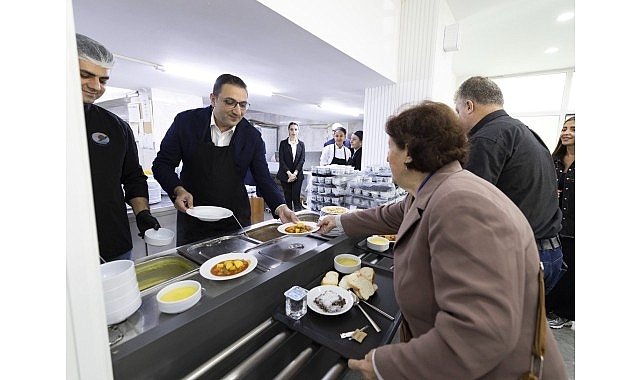 Balçova Belediyesi’nden İhtiyaç Sahiplerine Sıcak Yemek Desteği