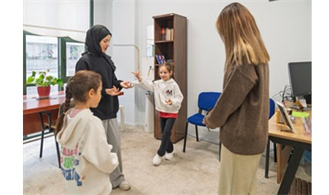 Çocuklar Renkli Harfler ile öğreniyor