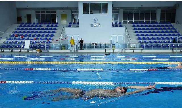 DEÜ Kapılarını Millî Yüzücü Emre Sakçı’ya Açtı