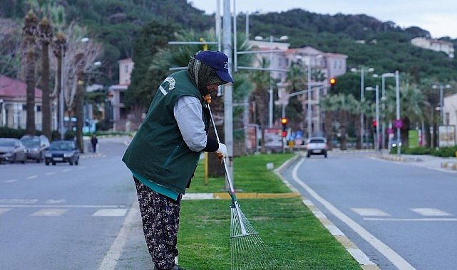 Ayvalık Belediyesi Bahar Hazırlıklarını Sürdürüyor