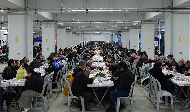 Başkan Çerçioğlu Aydın’ın dört bir yanında vatandaşları iftar sofraları ile buluşturuyor