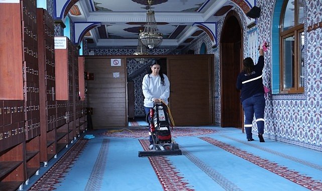 Bayraklı Ramazan’a Hazır