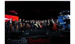 Büyükşehir’in Gençlik Senfoni Orkestrası İlk Konserinde Devleşti