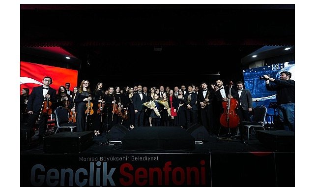 Büyükşehir’in Gençlik Senfoni Orkestrası İlk Konserinde Devleşti