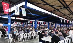 Büyükşehir’in İftar Sofrası Gördes’te Kuruldu