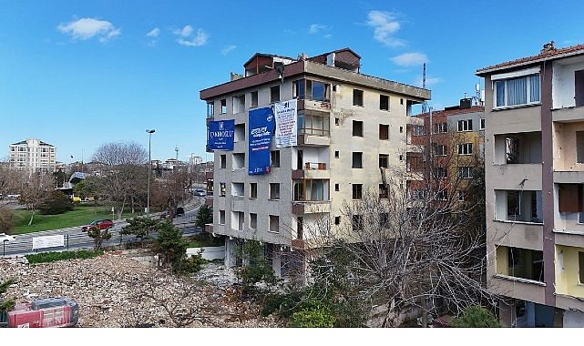E Sınıfı Yüksek Riskli Binanın Yıkımı Gerçekleşti