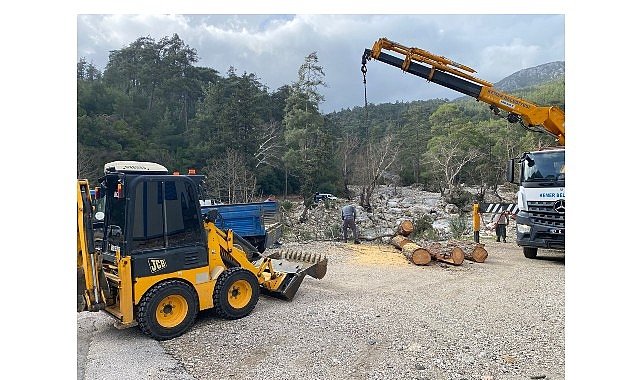 Kemer’de temizlik çalışmaları sürüyor