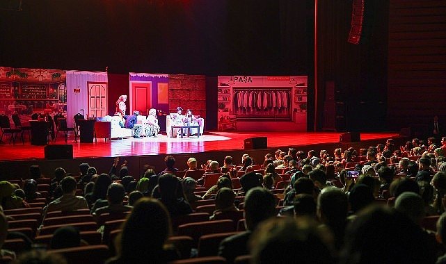 Paldır Güldür Şov 8 seyirciyle buluştu