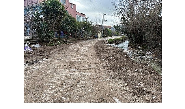 Şiddetli yağış nedeniyle çöken yol onarıldı