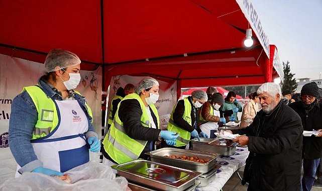 Didim Belediyesi, Didimlileri Cumhuriyet Kent Meydanı’nda Kurulan İftar Sofrasında Buluşturdu