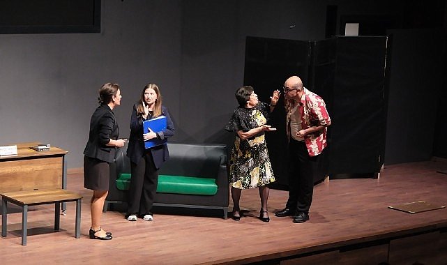 Dikili’de 27 Mart Dünya Tiyatro Günü Coşkusu