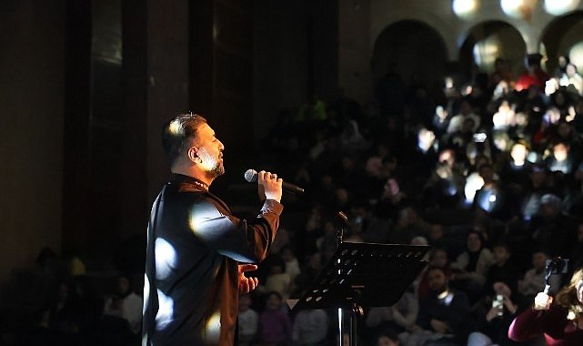 Gönüllere Dokunan İlahileriyle Hasan Bayar Sahne Aldı