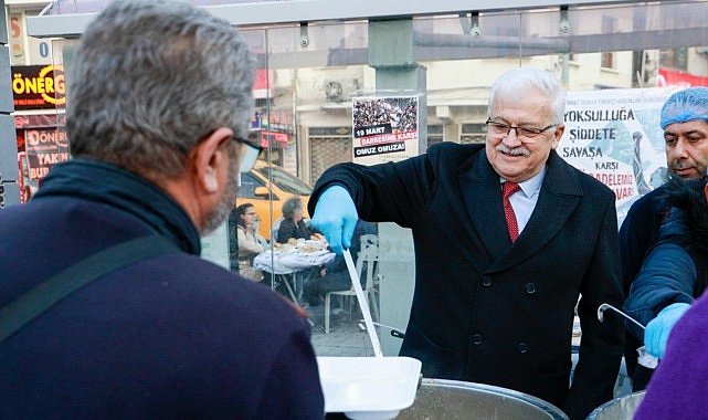 Kadir Gecesi İftarında Burhaniyeliler Cumhuriyet Meydanı’nda Buluştu