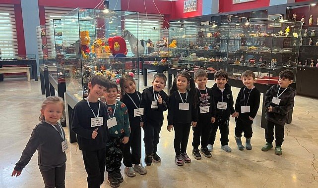 Kreş öğrencileri, dinozor ve oyuncak müzesini ziyaret etti