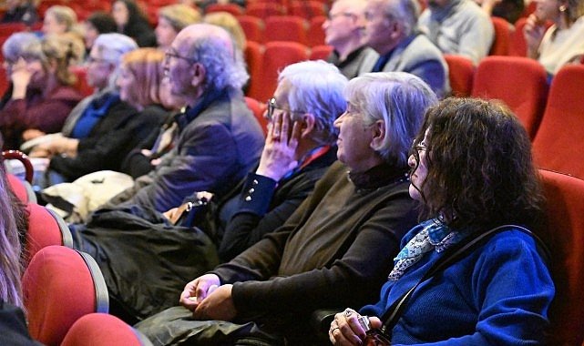 Nebil Özgentürk, Niobe Edebiyat/Sanat Söyleşileri’nde Manisalılarla Buluştu