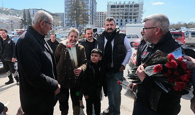 Nevşehir Belediyesi, Kadınlar Günü’nde 5 bin çiçek dağıttı