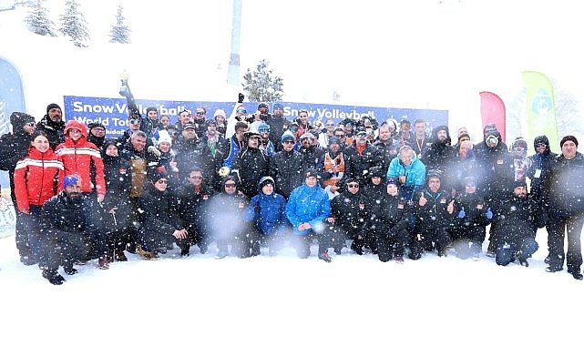 Osmangazi’den Uludağ’da Nefes Kesen Kar Voleybolu Şölen