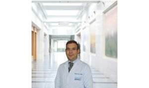 Saç telinden ince dikişlerle sinir sıkışmasına hassas çözüm