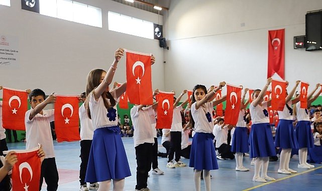 Bayındır’da 23 Nisan Coşkusu: Geleceğin Başkanları Makamı Devraldı