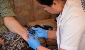 Evde Sağlık Ziyaretleri Sürüyor