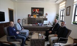 Geyve Belediye Başkanı Selçuk Yıldız’dan Okullara Moral Ziyareti: Öğretmenlere Gül, Öğrencilere Başarı Dileği