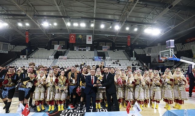 Halk Oyunları Yarışmasına Manisa Büyükşehir Belediyespor Damga Vurdu