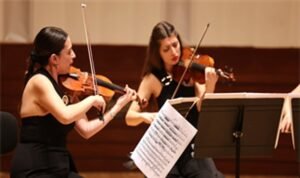 İzmir Oda Orkestrası yine ayakta alkışlandı