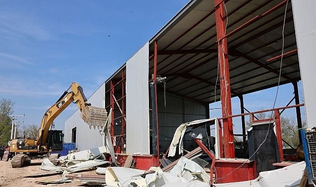 Nilüfer’de 2 günde 4 yıkım