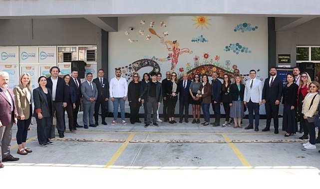 Nilüfer’de renkli dayanışma: Sanat ve sevgi panosu