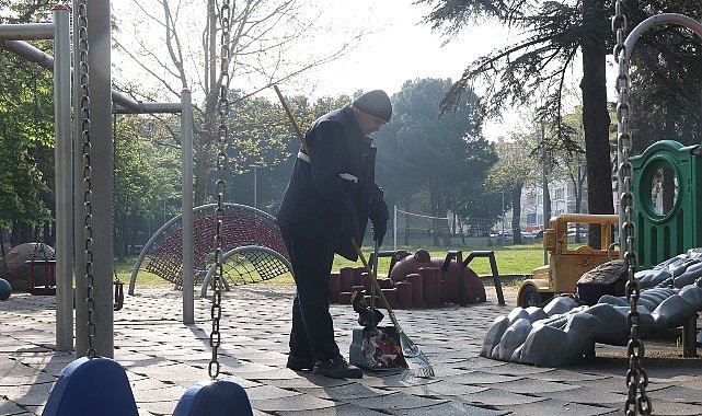 Osmangazi Belediyesi’nden Parklara Günlük Bakım Dokunuşu