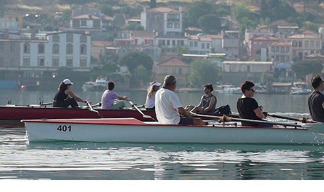 40 takım ve 700 sporcu, dört gün boyunca Sarımsaklı’nın mavi sularında kürek çekecek