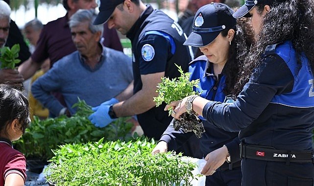 Büyükşehir’den Salihlili Üreticilere 34 Bin Sebze Fidesi