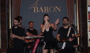 Ece Gürsel’den Le Baron sahnesinde yeni imaj