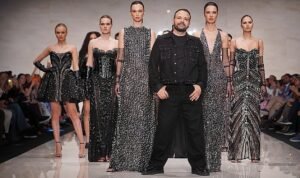 Murat Acar Defilesinde Mermer Podyumda Moda Resitali
