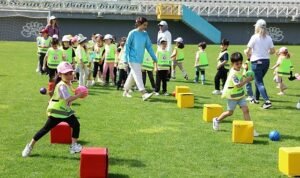 Spor Şenlikleri’nde sıra minik öğrencilerin